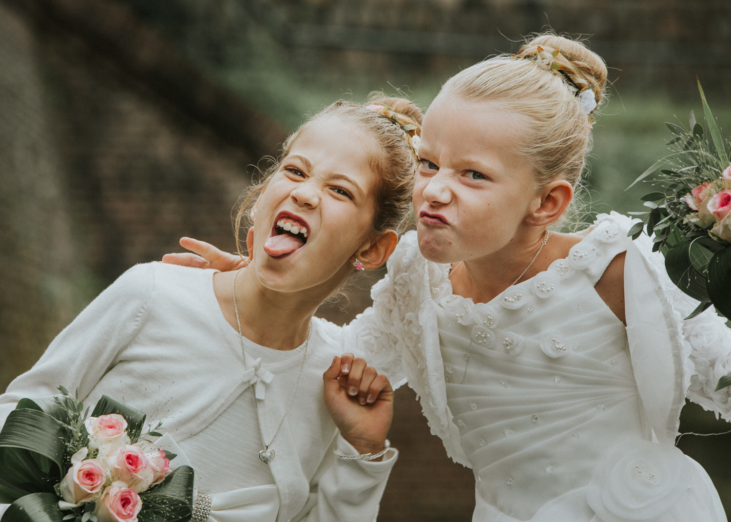 candid wedding photography with children
