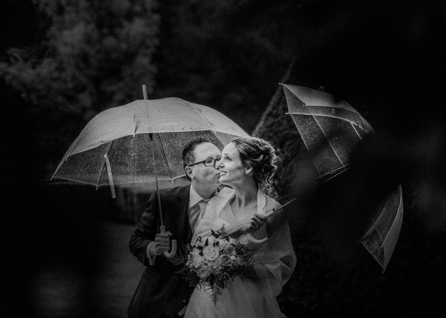 candid wedding photography