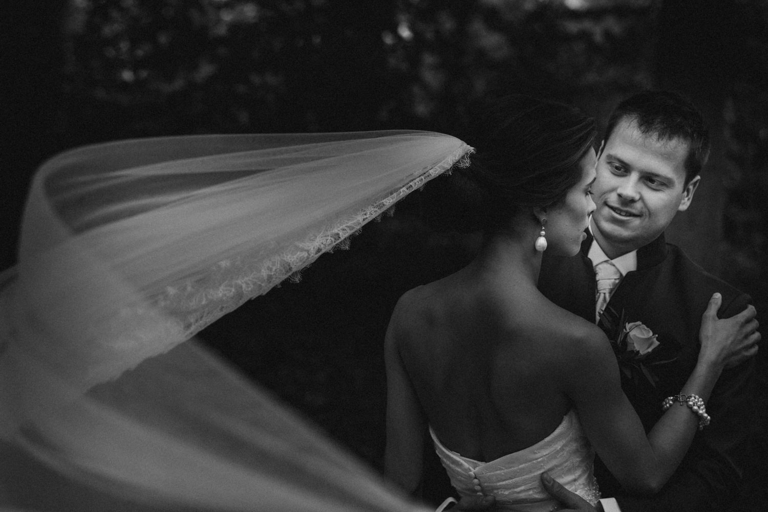 candid wedding photography